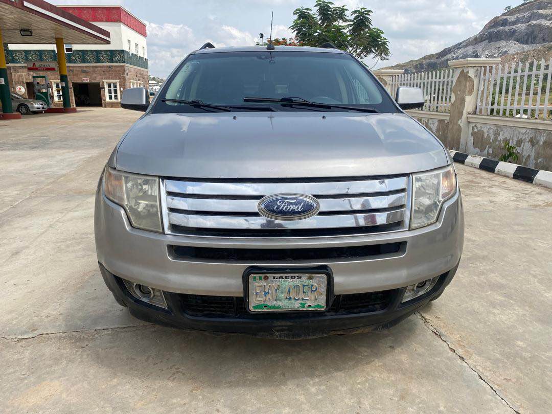 A picture of Distress first body Ford edge with sound engine and gear