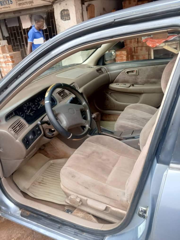 A picture of 2000 Camry toyota