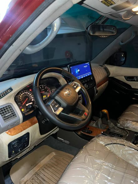 A picture of 2008 gx470 upgraded to prado 2025 model with complete documents