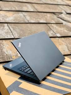 A picture of Lenovo T470 i5 with 8gb Ram and 256 ssd