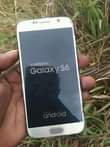 A picture of Samsung s6 haina kipengele chochote