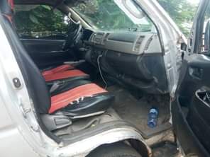A picture of Toyota Haice Hummer 2 bus for sale body needs work