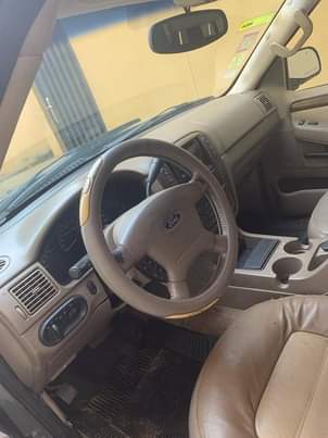 A picture of FORD EXPLORER 2004