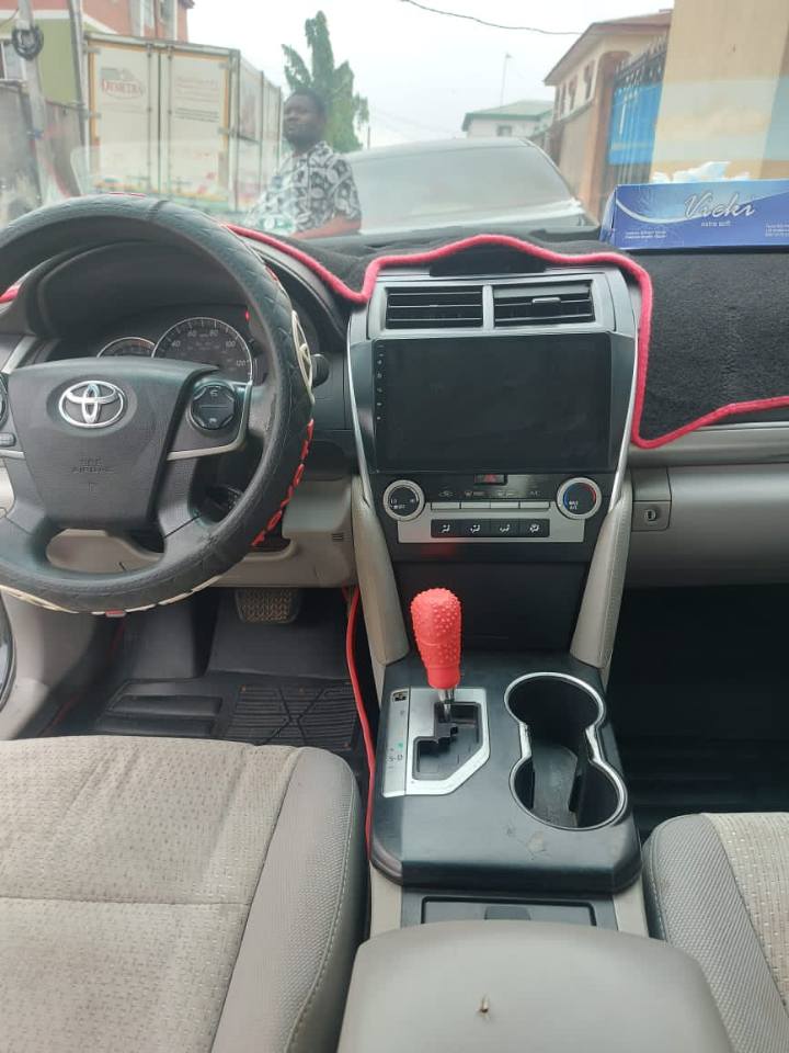A picture of Toyota Camry 13 model...obas