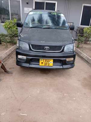 A picture of TOYOTA NOAH 0620356906