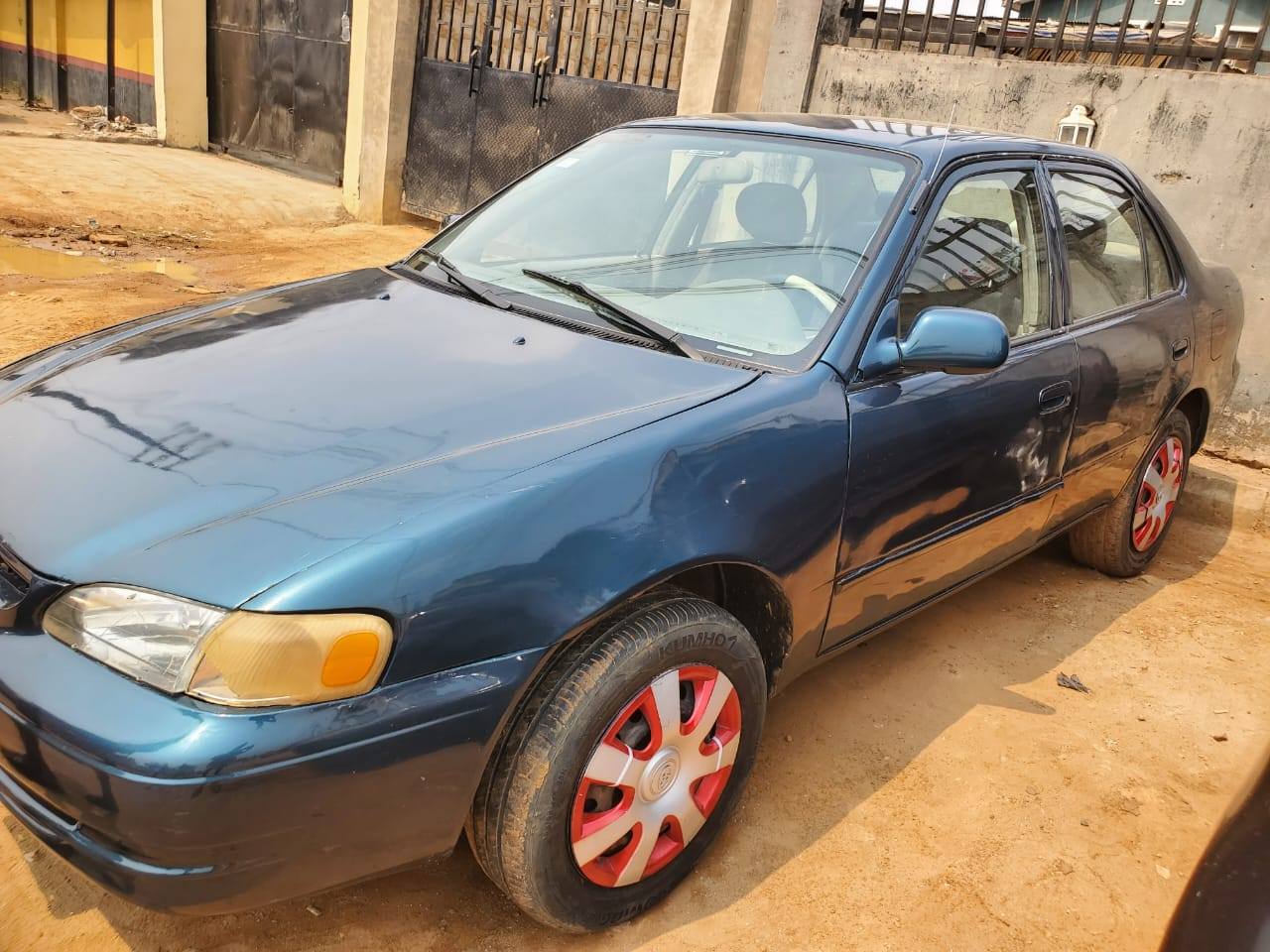 A picture of TOYOTA COROLLA