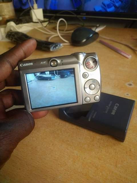 A picture of canon digital camera bei 100k loc kawe bado mpya