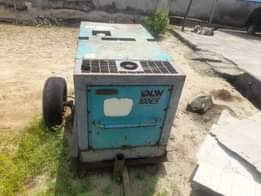 A picture of wedding mechine for sell 900k slightly negotiable buyer settle agent