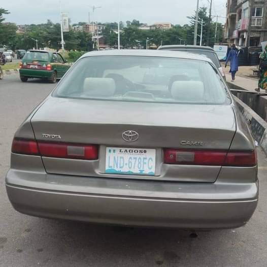 A picture of 2000 Toyota Camry Le