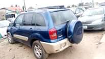 A picture of 04 Toyota RAV4