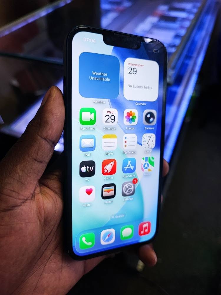 A picture of iPhone 13 Min