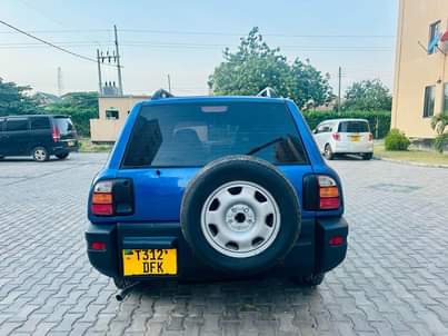 A picture of RAV4 OLD 0717038027