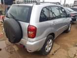 A picture of 2005 RAV 4 FIRST BODY engine and gear AC perfectly