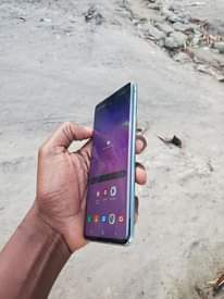 A picture of SAMSUNG S10