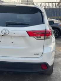 A picture of Tokunbo 2017 Toyota Highlander XLE