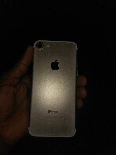 A picture of iPhone 7 32gb