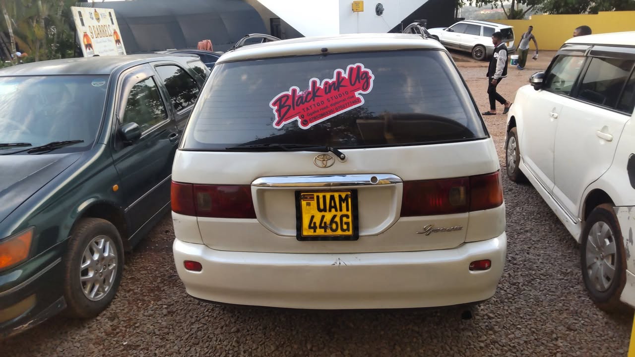 A picture of Toyota ipsum still intact on sale at 8m only contact