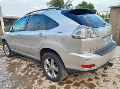 A picture of Lexus RX 400 Hybrid