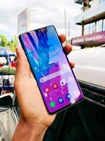 A picture of Samsung s10 ipo clean 0696717976