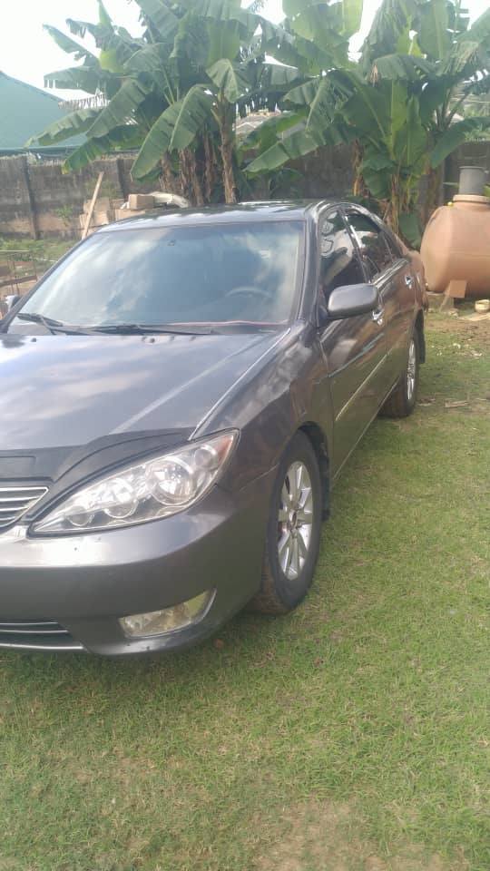 A picture of Toyota Camry.... Model 06.... Engine untoch 100 .... gear untoch