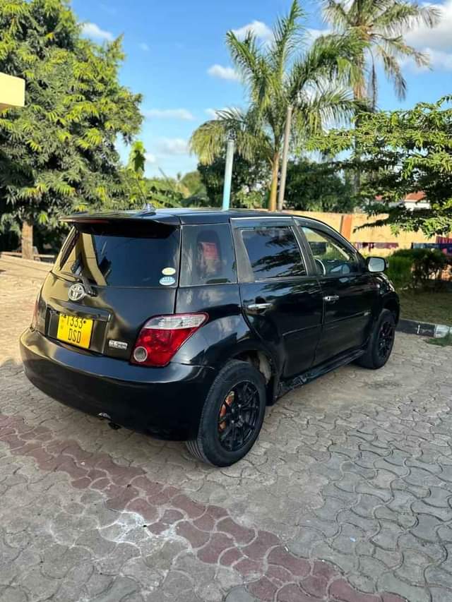 A picture of TOYOTA IST