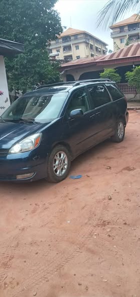 A picture of Toyota Sienna 2005 model 08034904883