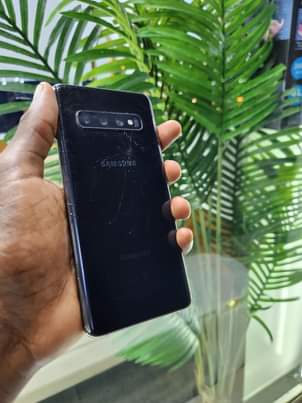 A picture of Samsung s10 gb128