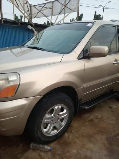 A picture of Honda pilot