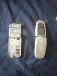 A picture of Samsung flip and slide for sale they only need batteries