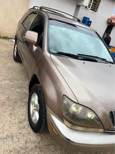 A picture of Lexus RX 300