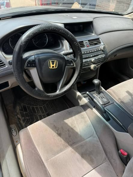 A picture of Honda Accord 2008 LX