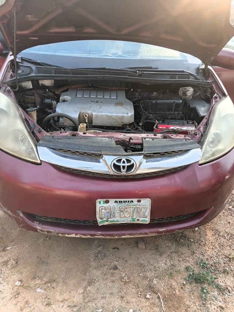 A picture of Awoof Awoof 2008 Toyota Sienna.. tokunbo Engine Gear select only