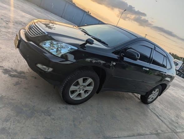 A picture of TOYOTA HARRIER