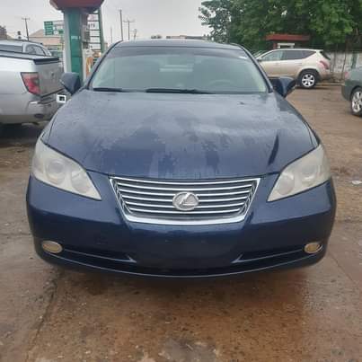 A picture of LEXUS ES350