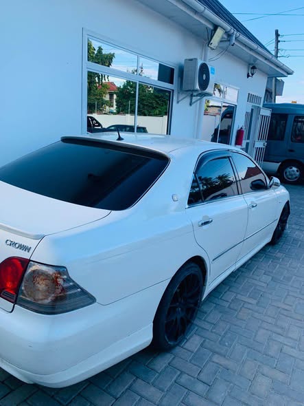 A picture of Toyota Crown 2006