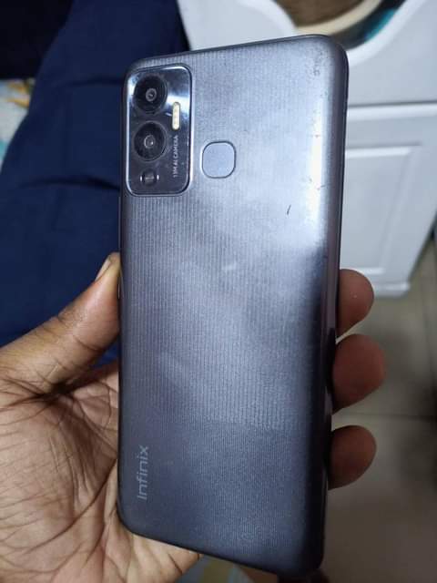 A picture of infinix Hot12play