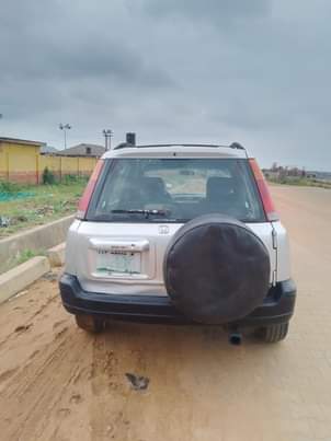 A picture of Honda crv silver 2000