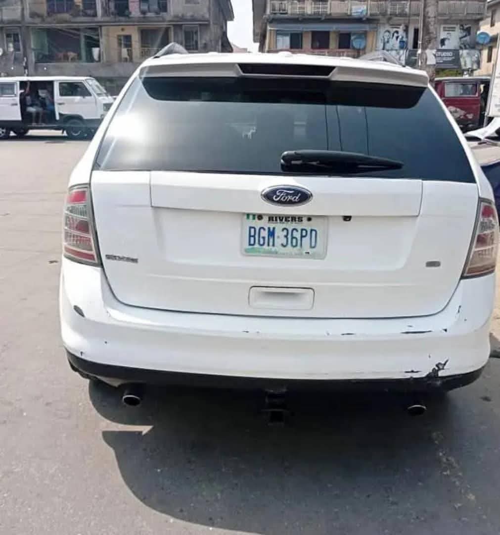 A picture of 2004 Ford 2006