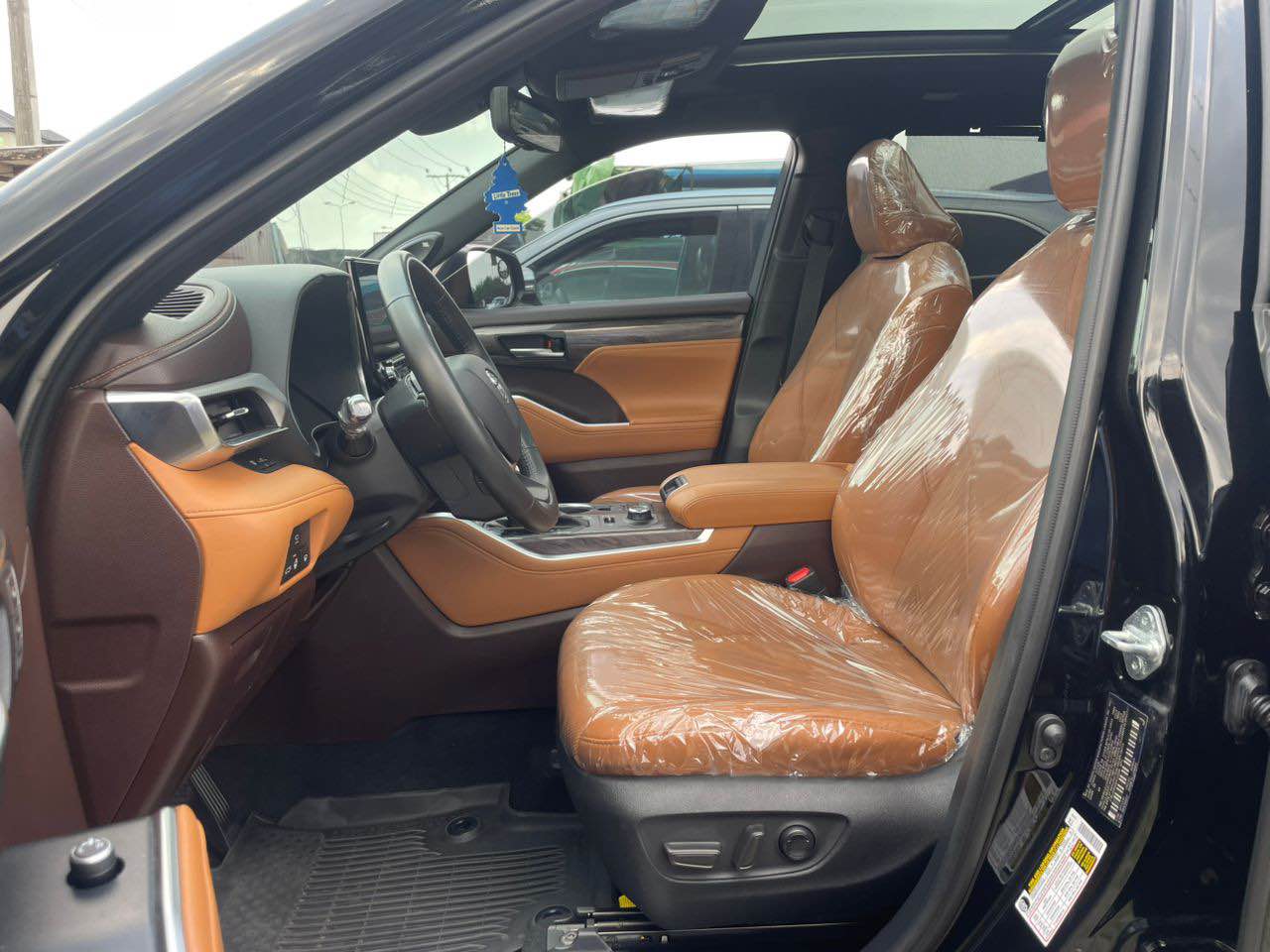 A picture of Foreign used 2022 Toyota Highlander