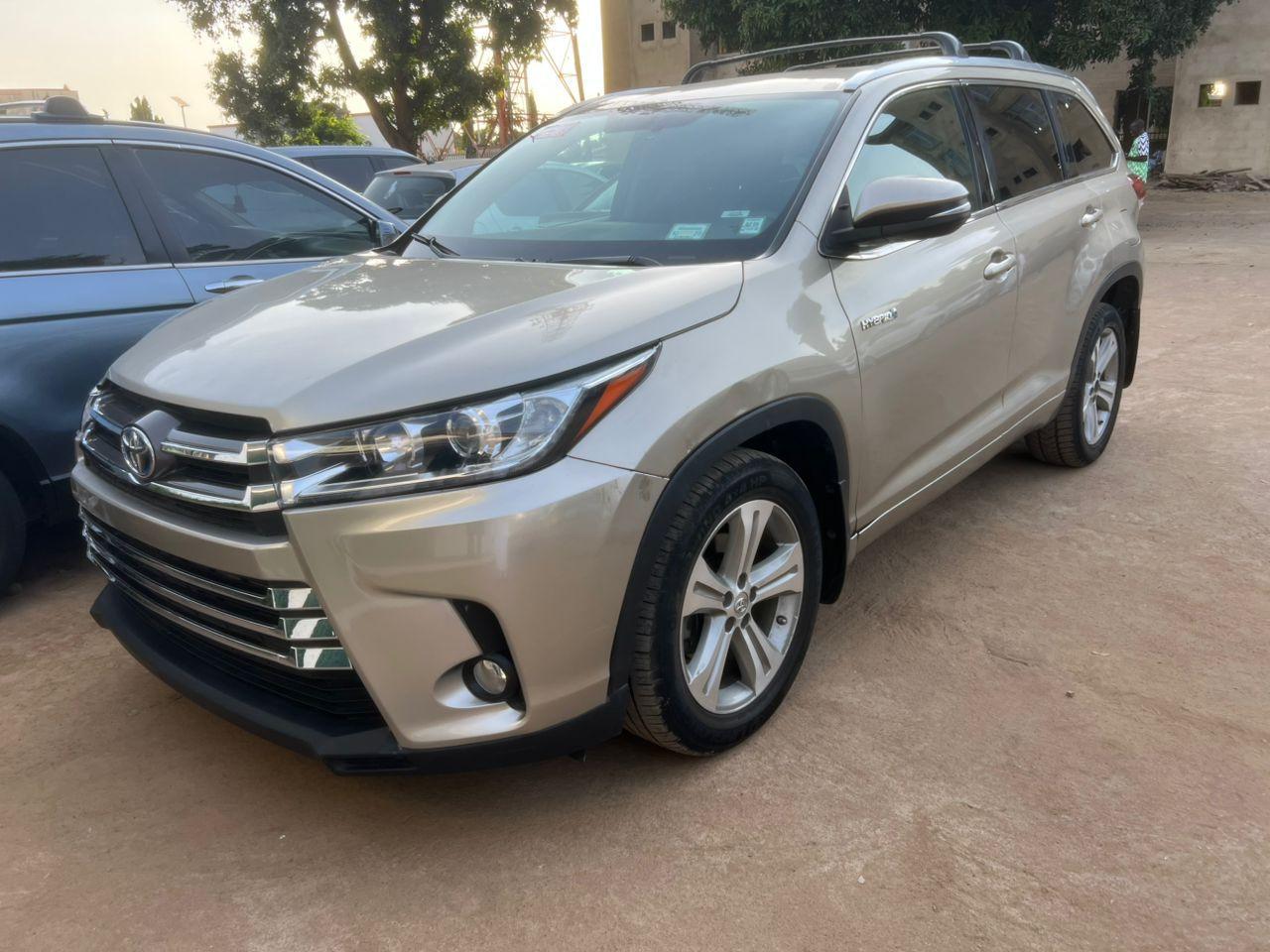 A picture of HIGHLANDER 2015 hybrid