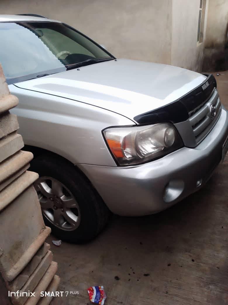 A picture of 2005 Toyota highlander