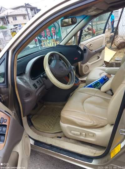 A picture of Neatly used sharp Lexus RX300 available for inspection Engine Gear