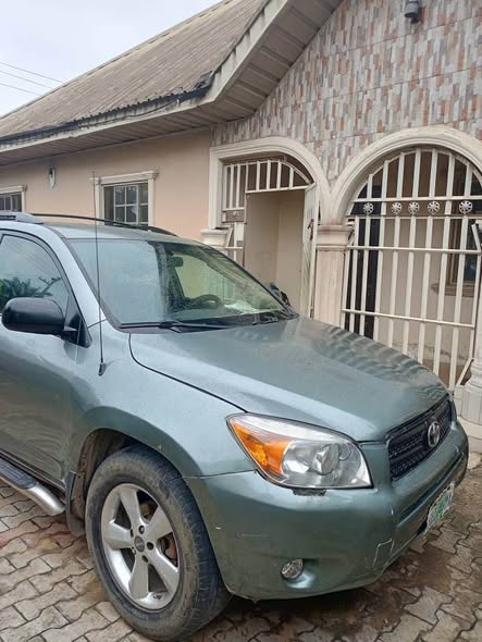 A picture of 2010 V4 Toyota RAV4