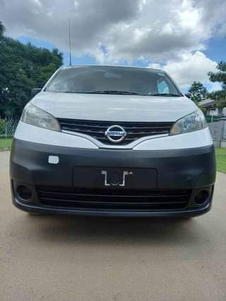 nissan nv200