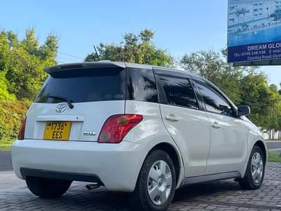 A picture of TOYOTA IST
