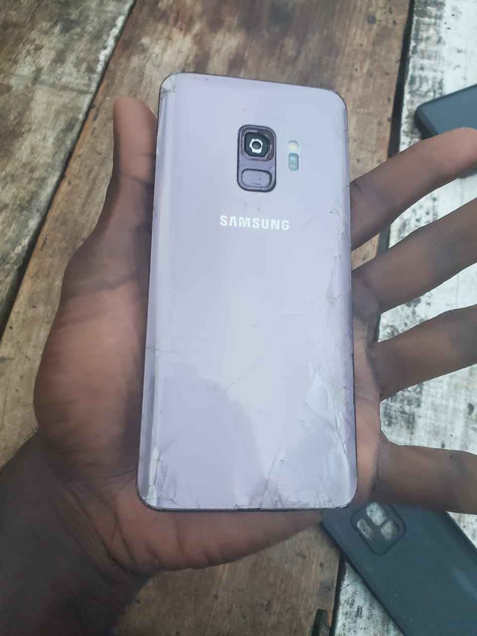 A picture of Samsung s9