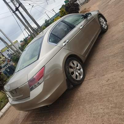 A picture of HONDA ACCORD 09