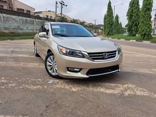 A picture of 2014 honda accord full option