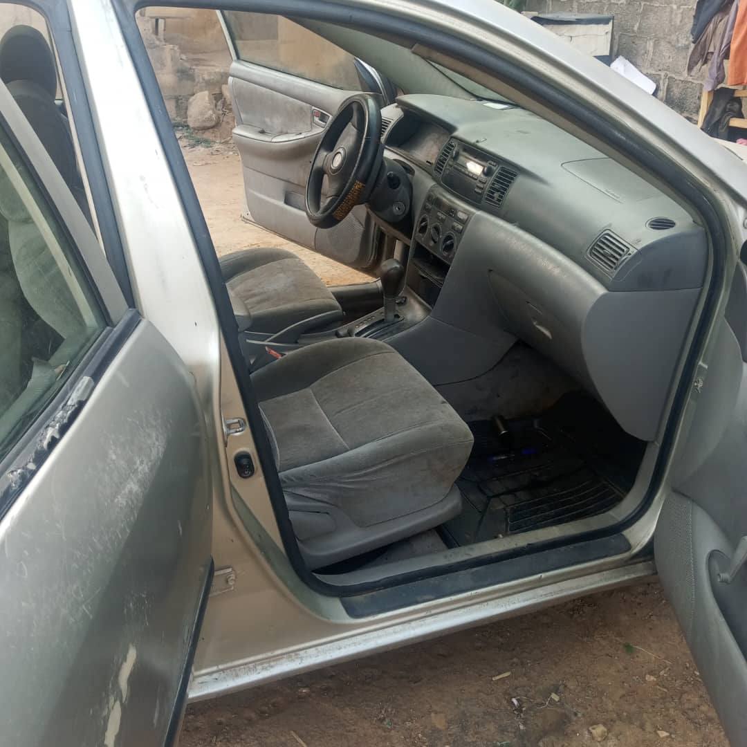 A picture of Toyota Corolla 04