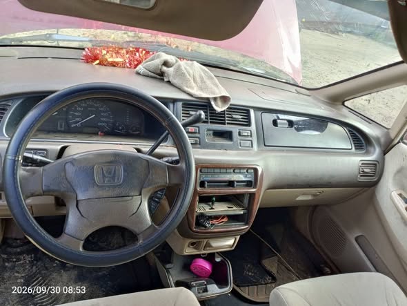 A picture of 2000 model Honda shuttle